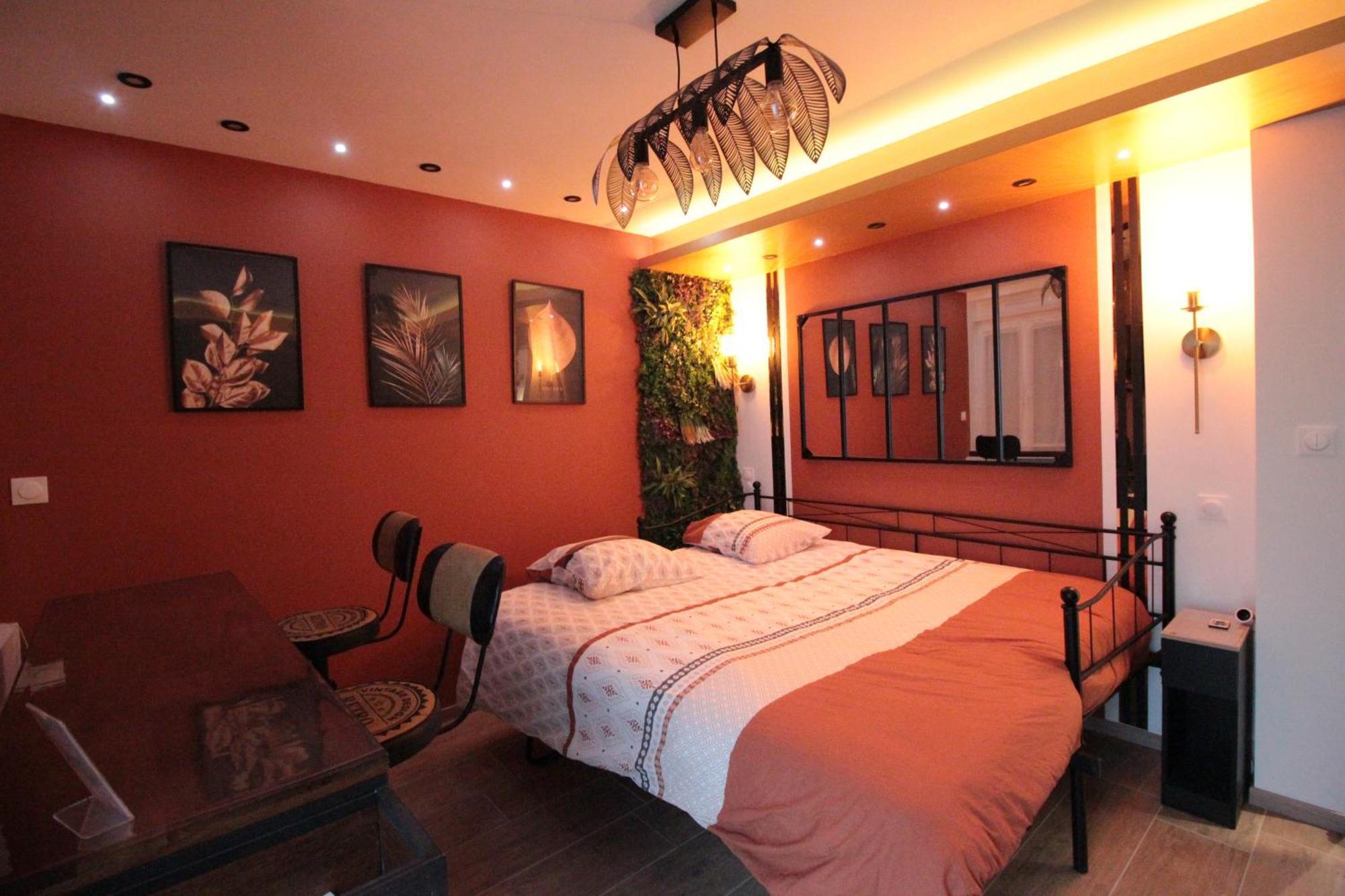 Luxury Studio, Rez De Chaussee, Parking Prive Video Surveillance, Canape Haute Qualite Convertible Couchage 2 Personnes, Centre Ville Proche, Restaurant, Boulangerie 2 Minutes A Pied, Terrasse - 800Metre Carre De Terrain - Gere Par Presta-Zen'Service Верден-сюр-Мёз Экстерьер фото