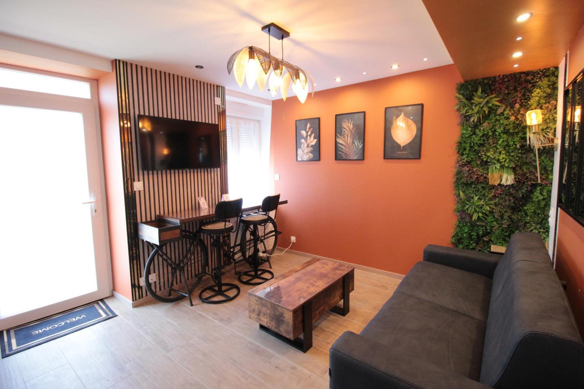 Luxury Studio, Rez De Chaussee, Parking Prive Video Surveillance, Canape Haute Qualite Convertible Couchage 2 Personnes, Centre Ville Proche, Restaurant, Boulangerie 2 Minutes A Pied, Terrasse - 800Metre Carre De Terrain - Gere Par Presta-Zen'Service Верден-сюр-Мёз Экстерьер фото